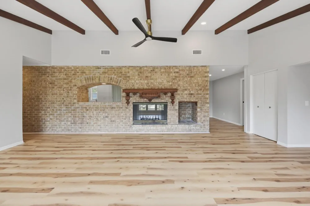 687 Bending Oaks Drive Bellville, TX 77418