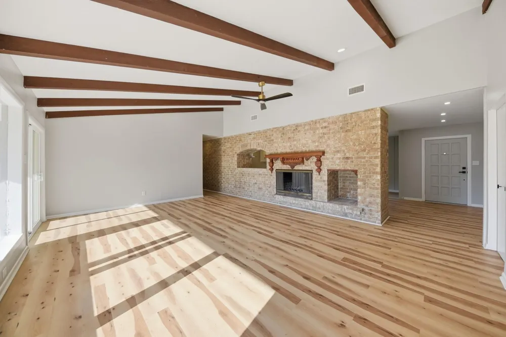687 Bending Oaks Drive Bellville, TX 77418
