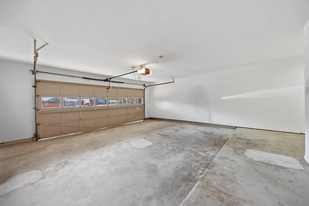687 Bending Oaks Drive Bellville, TX 77418