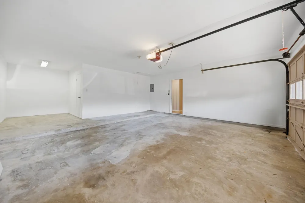 687 Bending Oaks Drive Bellville, TX 77418