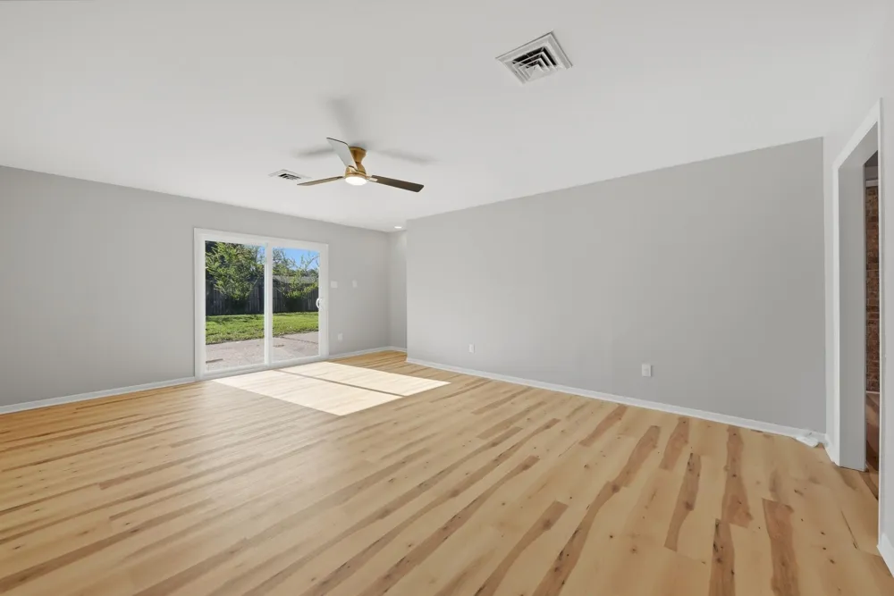 687 Bending Oaks Drive Bellville, TX 77418