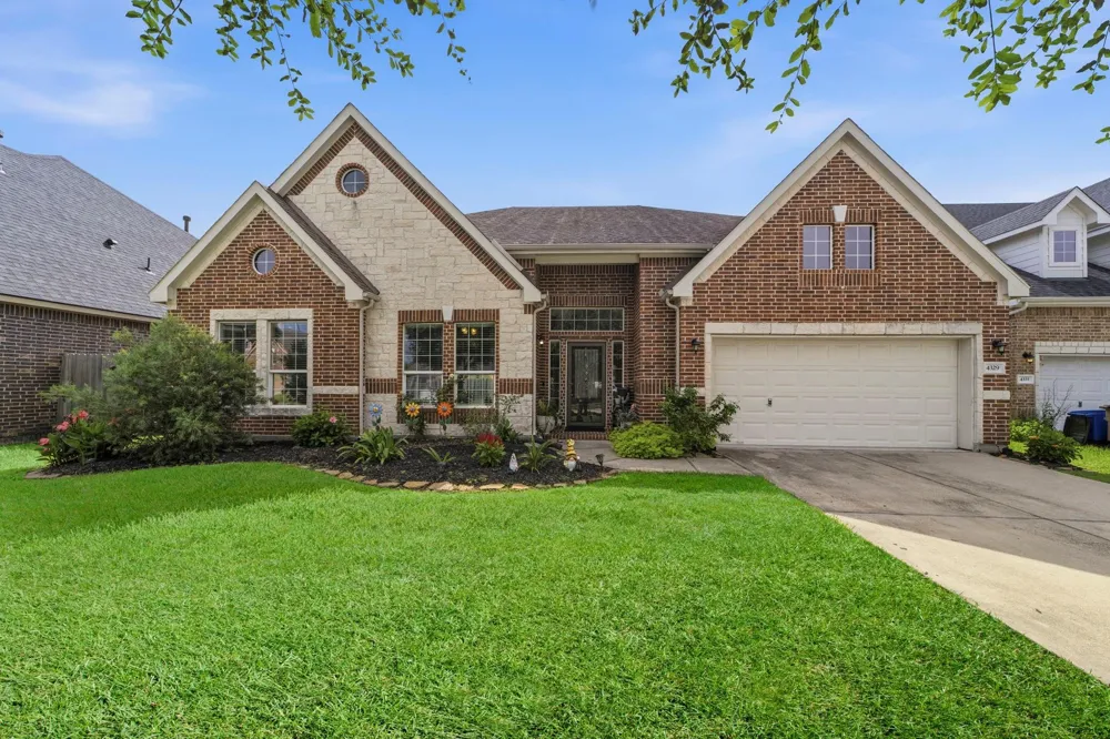 4329 S Meridian Greens Drive Dickinson, TX 77539