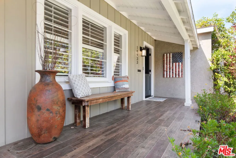 10933 Ayres Avenue Los Angeles, CA 90064