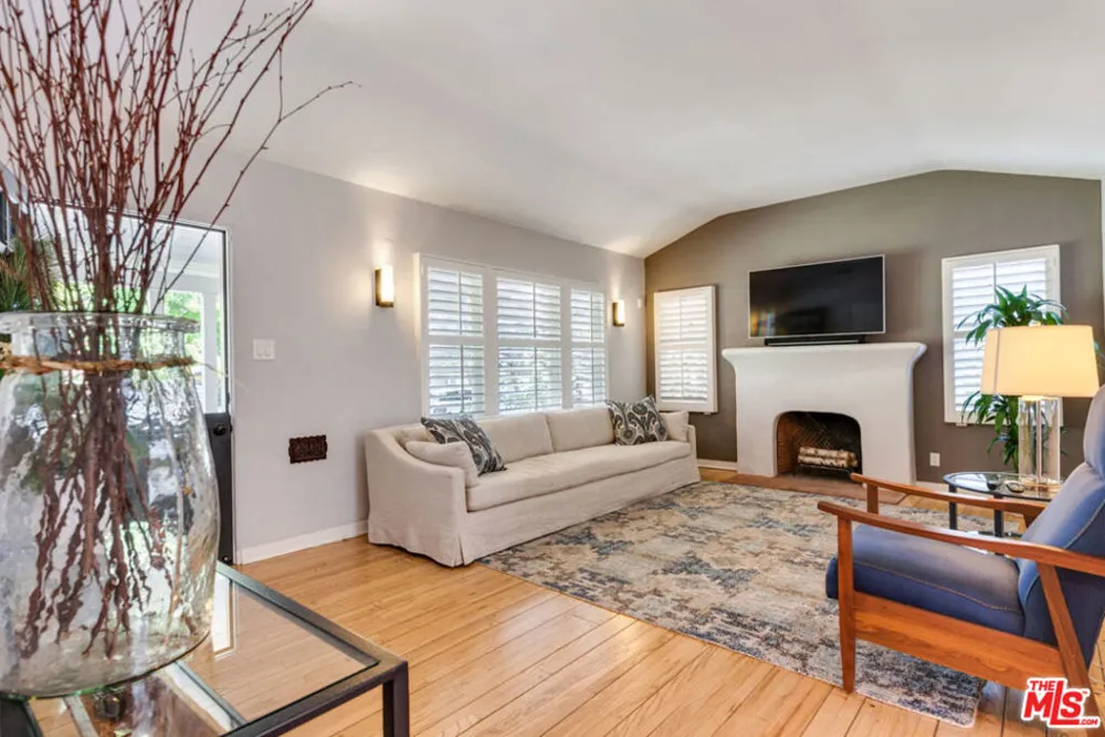 10933 Ayres Avenue Los Angeles, CA 90064
