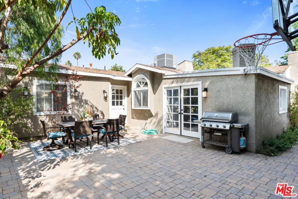 10933 Ayres Avenue Los Angeles, CA 90064