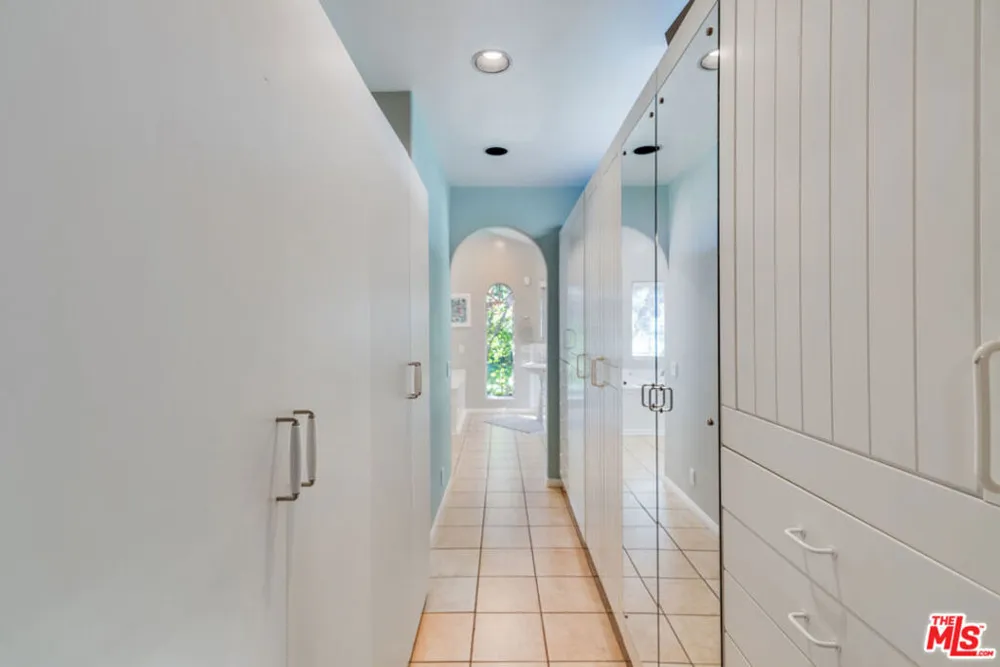 10933 Ayres Avenue Los Angeles, CA 90064