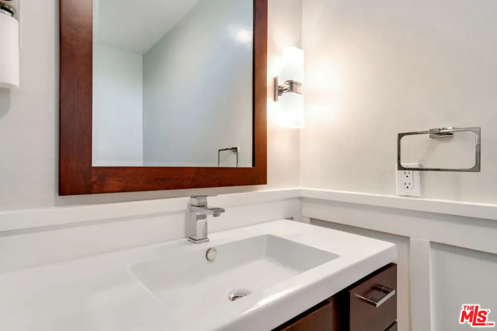 10933 Ayres Avenue Los Angeles, CA 90064