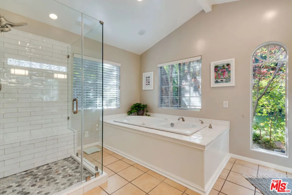 10933 Ayres Avenue Los Angeles, CA 90064