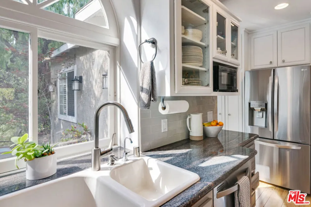 10933 Ayres Avenue Los Angeles, CA 90064