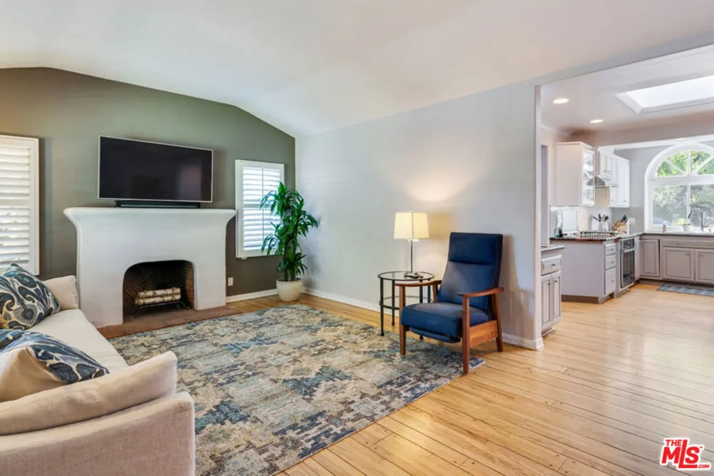 10933 Ayres Avenue Los Angeles, CA 90064