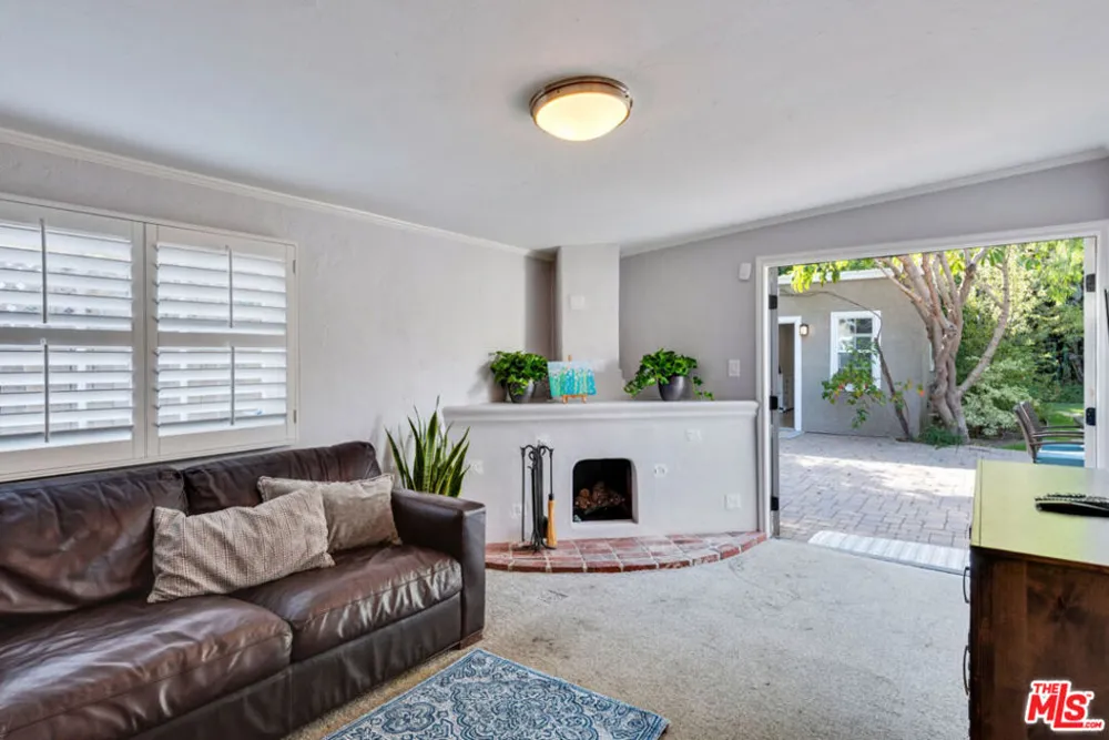 10933 Ayres Avenue Los Angeles, CA 90064