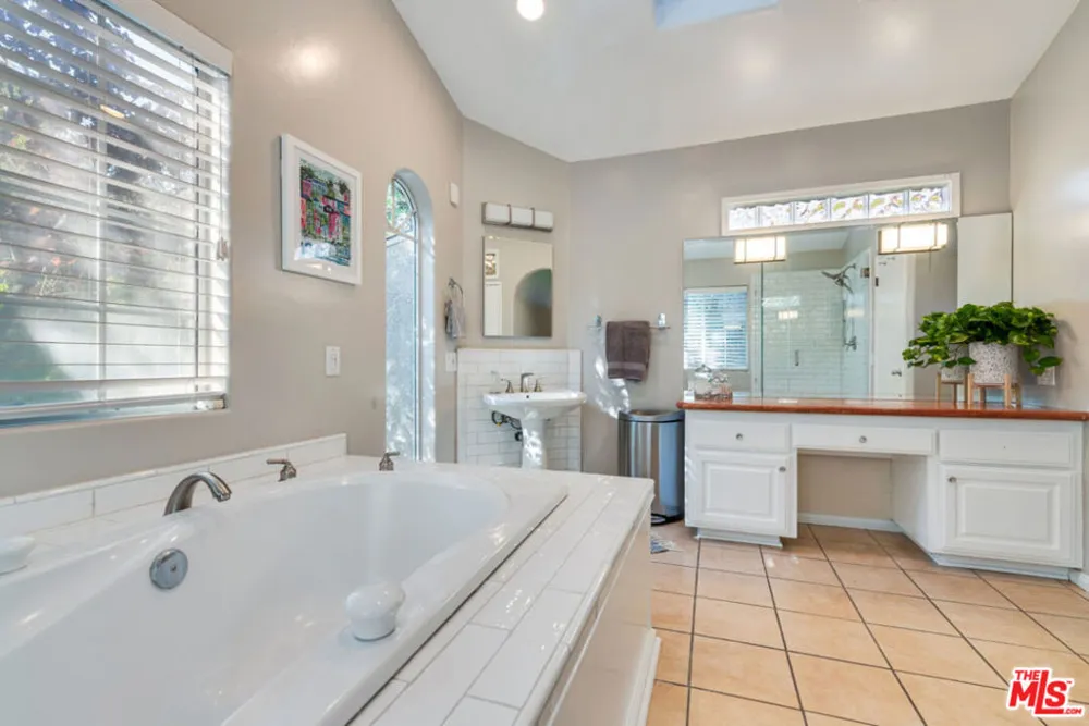 10933 Ayres Avenue Los Angeles, CA 90064