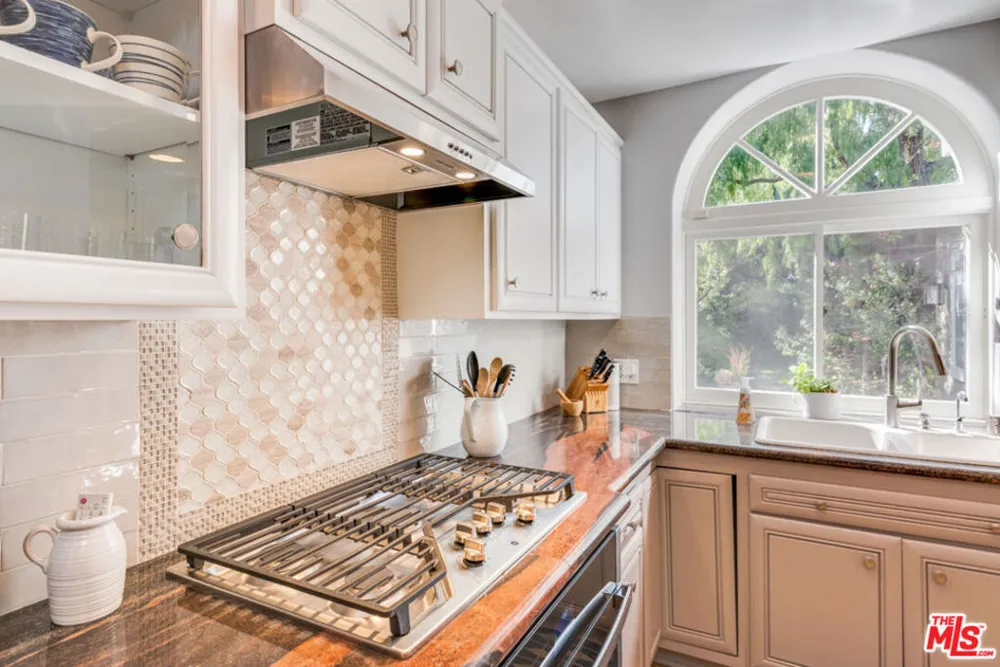 10933 Ayres Avenue Los Angeles, CA 90064