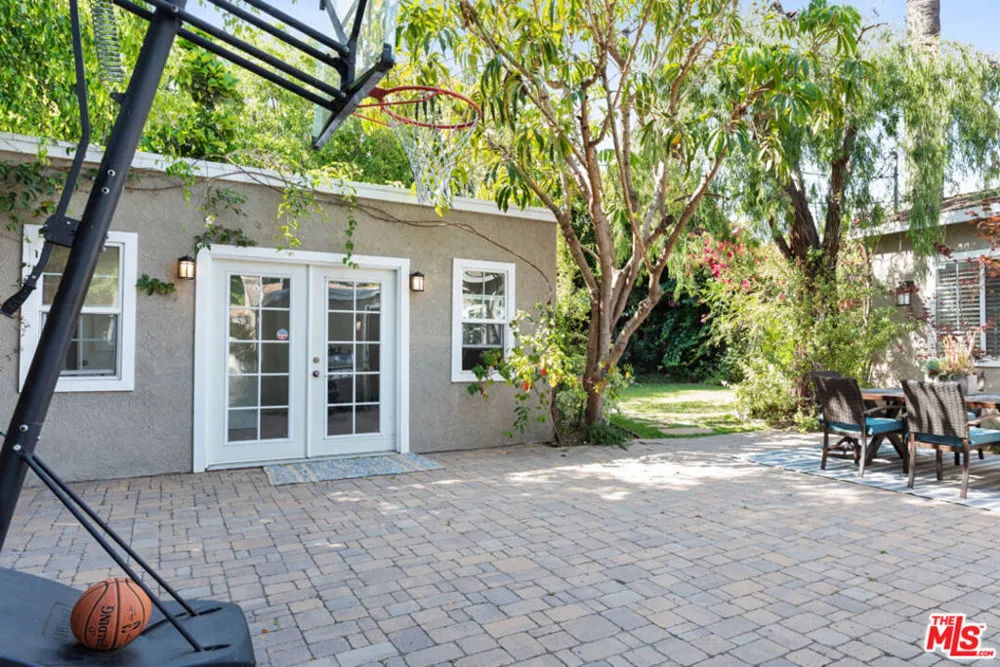 10933 Ayres Avenue Los Angeles, CA 90064