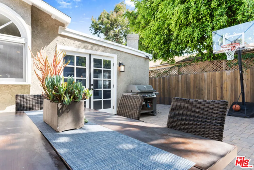 10933 Ayres Avenue Los Angeles, CA 90064