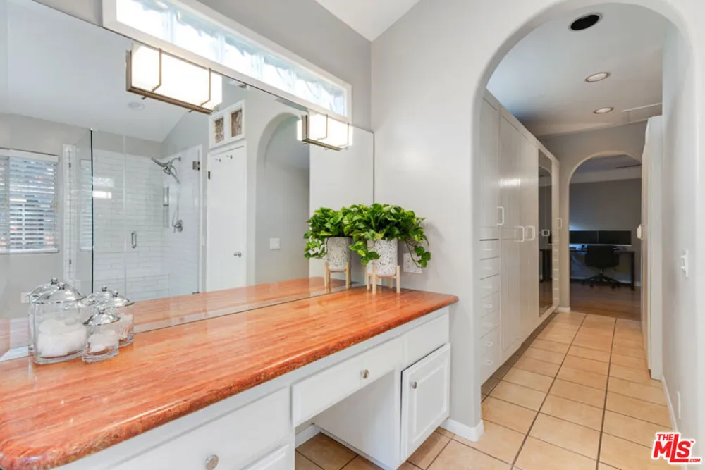10933 Ayres Avenue Los Angeles, CA 90064