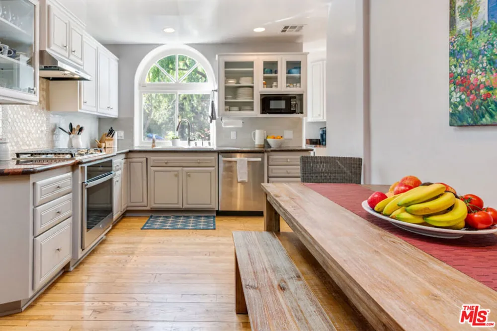 10933 Ayres Avenue Los Angeles, CA 90064