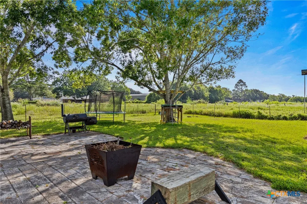701 S Gilbert Road Edna, TX 77957