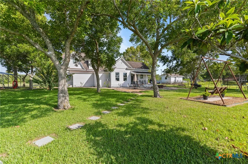 701 S Gilbert Road Edna, TX 77957