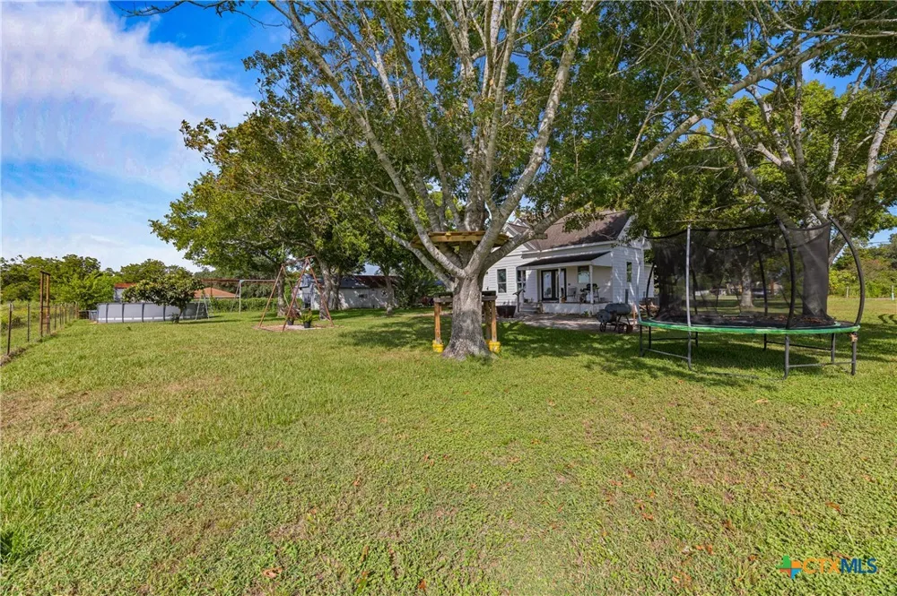 701 S Gilbert Road Edna, TX 77957