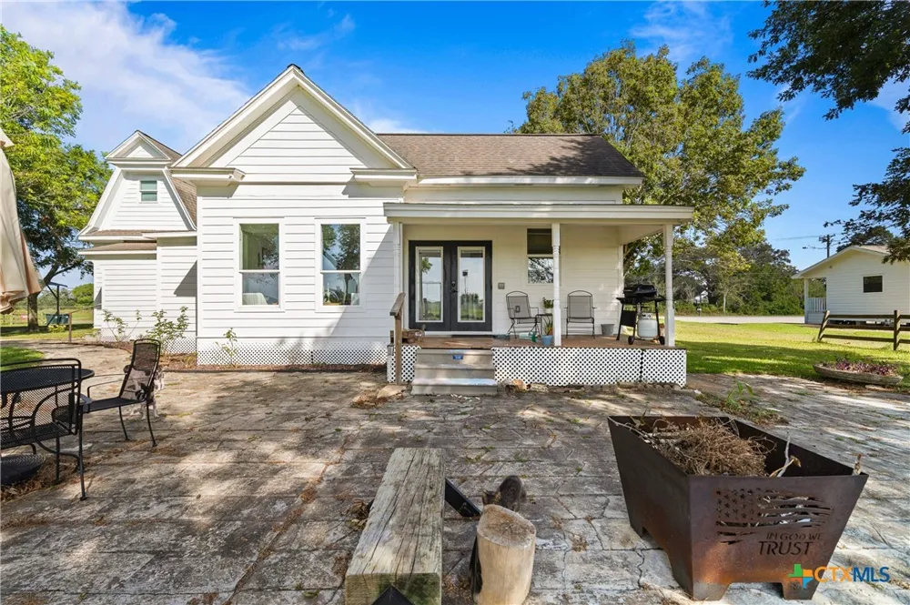 701 S Gilbert Road Edna, TX 77957