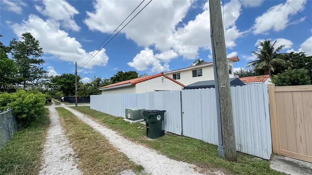 970 Plover Ave Miami Springs, FL 33166