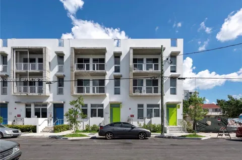 765 NW 1st St #301
