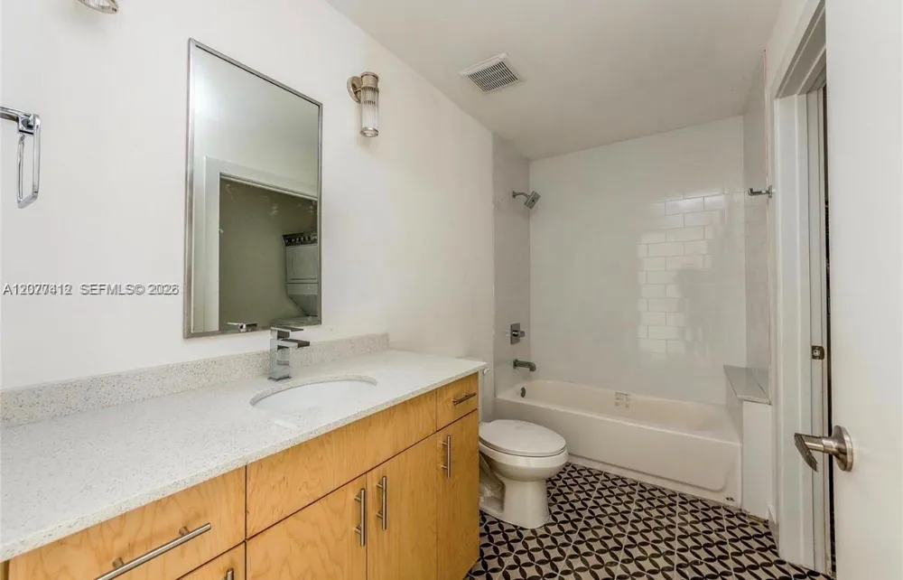 765 NW 1st St #301 Miami, FL 33128