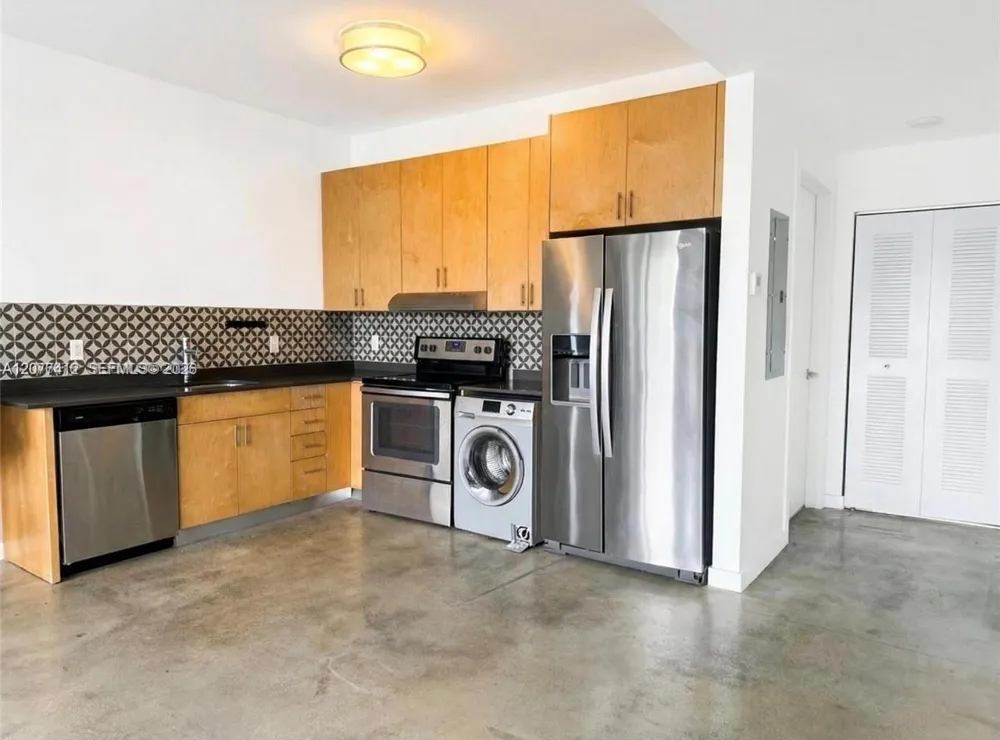 765 NW 1st St #301 Miami, FL 33128