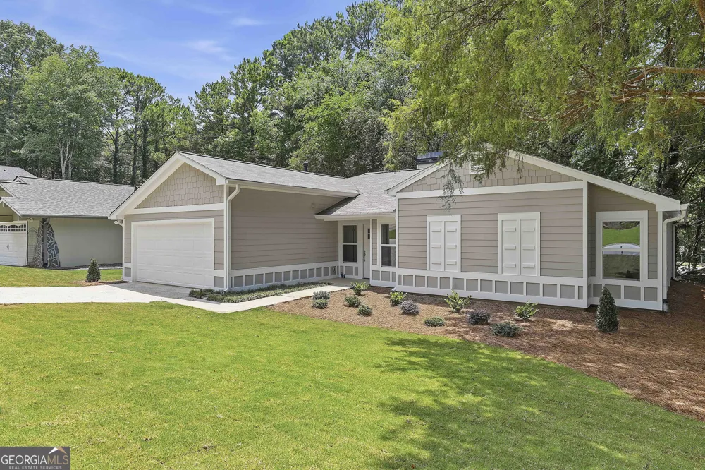 114 Lake Forest DR Peachtree City, GA 30269