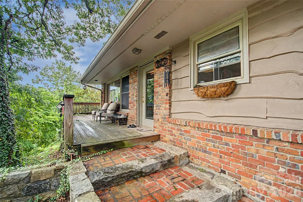 70 Dogwood Drive Hendersonville, NC 28791