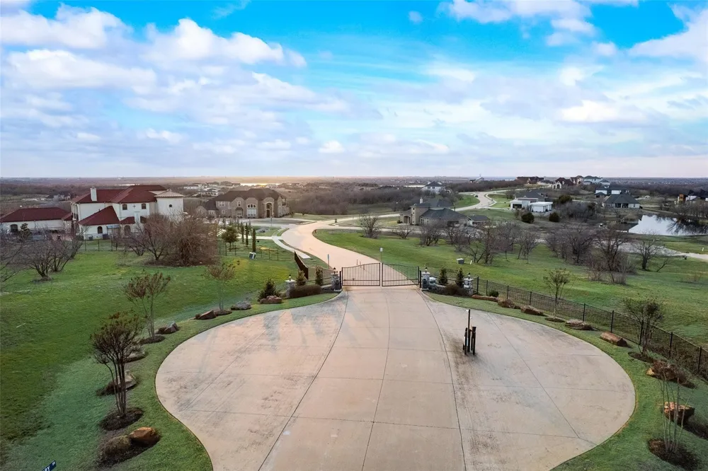 1211 Tulip Court Grand Prairie, TX 75104