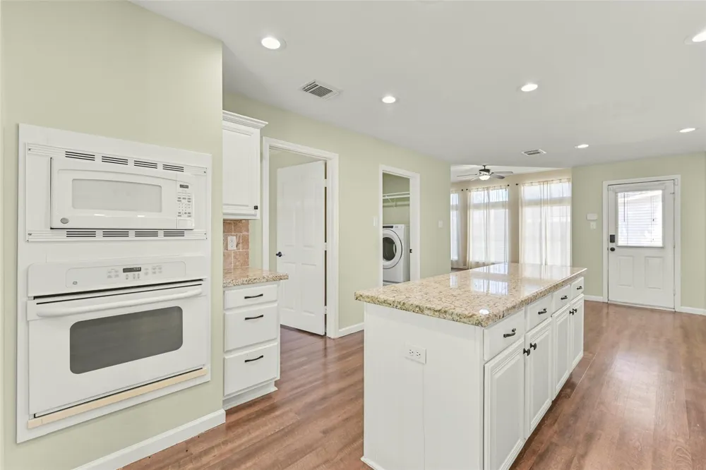 313 Winding Oak Lane S League City, TX 77573