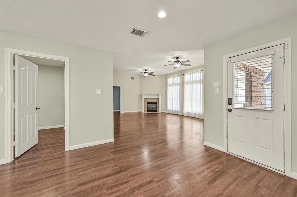 313 Winding Oak Lane S League City, TX 77573