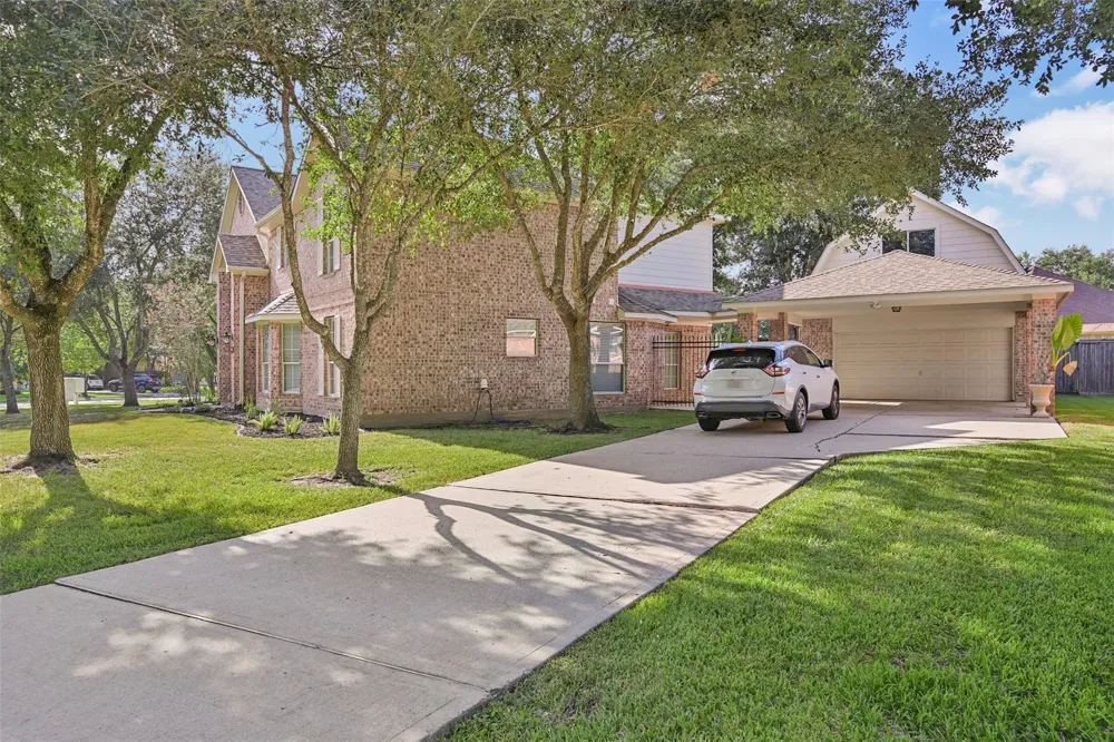 313 Winding Oak Lane S League City, TX 77573