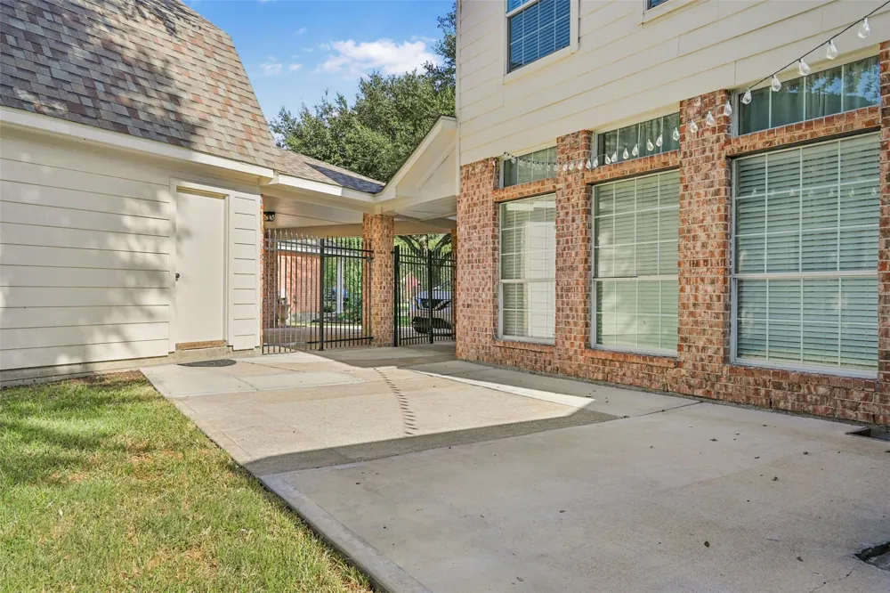 313 Winding Oak Lane S League City, TX 77573