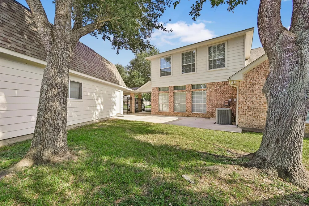 313 Winding Oak Lane S League City, TX 77573