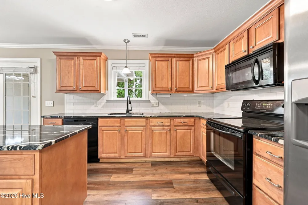 205 South Pointe Drive #B Winterville, NC 28590