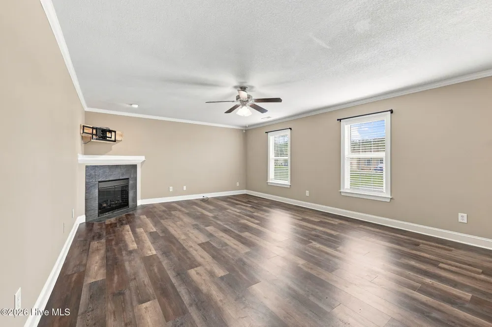 205 South Pointe Drive #B Winterville, NC 28590