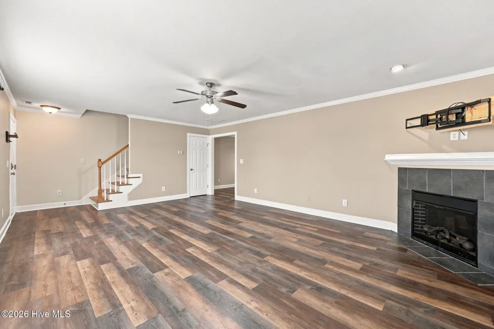 205 South Pointe Drive #B Winterville, NC 28590