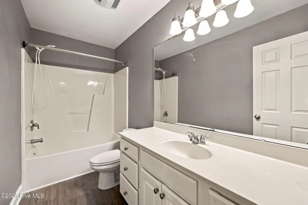 205 South Pointe Drive #B Winterville, NC 28590