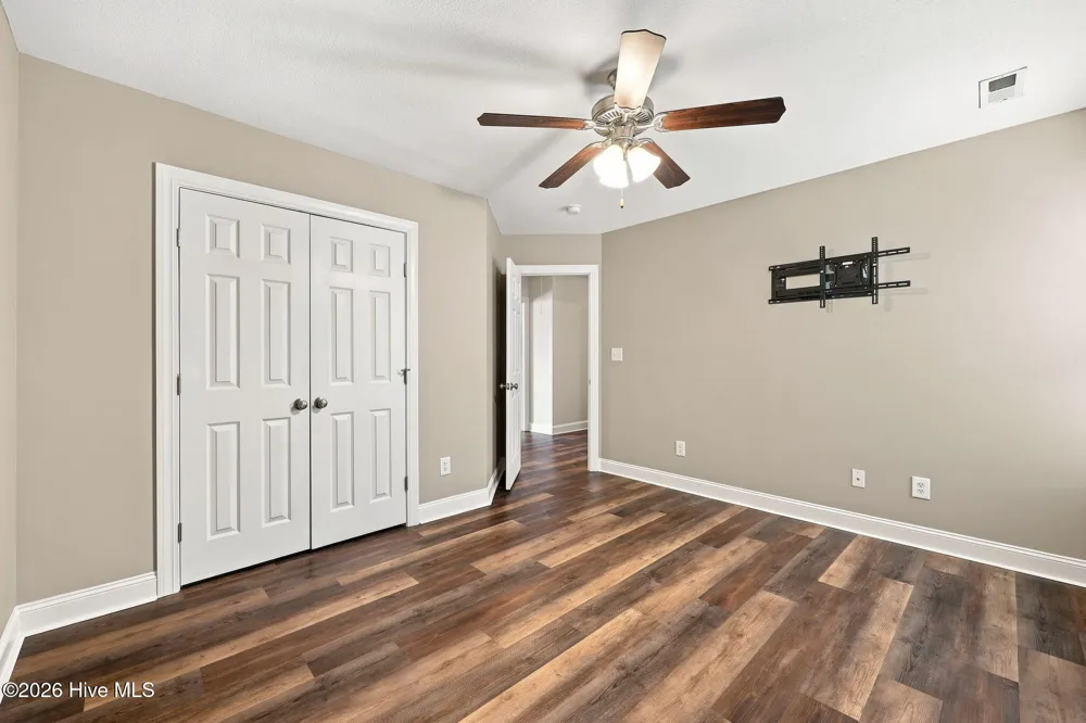 205 South Pointe Drive #B Winterville, NC 28590