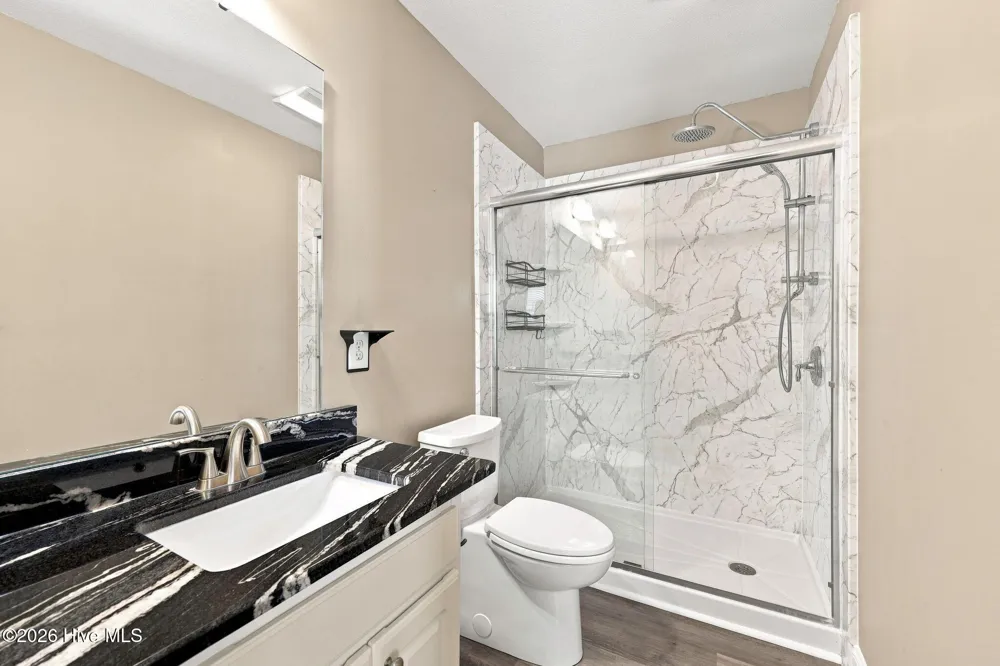 205 South Pointe Drive #B Winterville, NC 28590