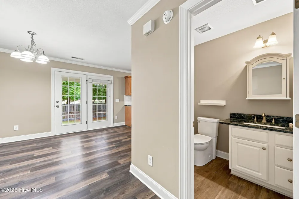 205 South Pointe Drive #B Winterville, NC 28590