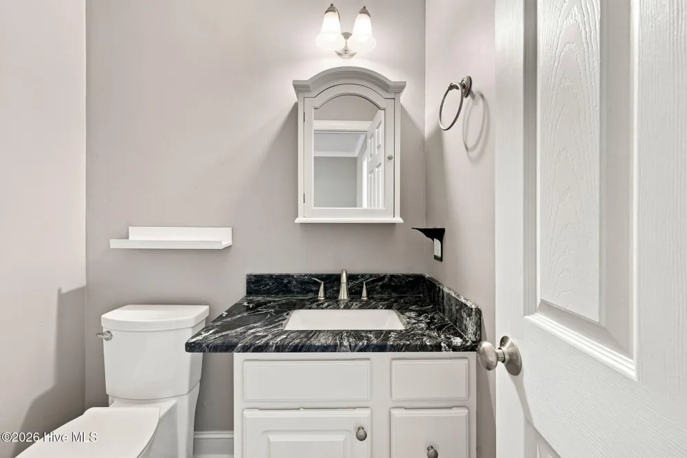 205 South Pointe Drive #B Winterville, NC 28590