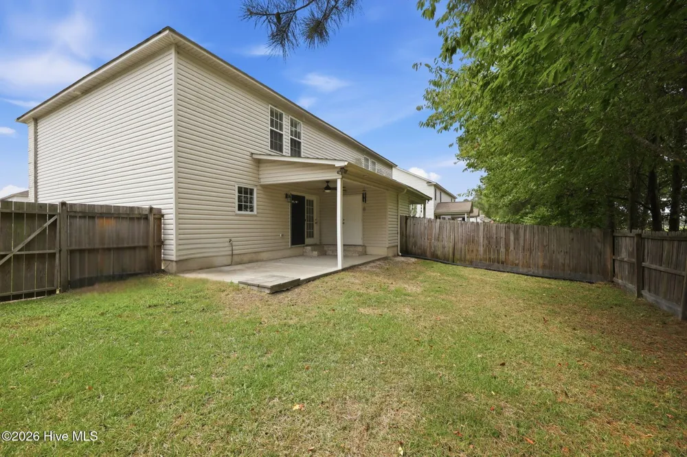 205 South Pointe Drive #B Winterville, NC 28590