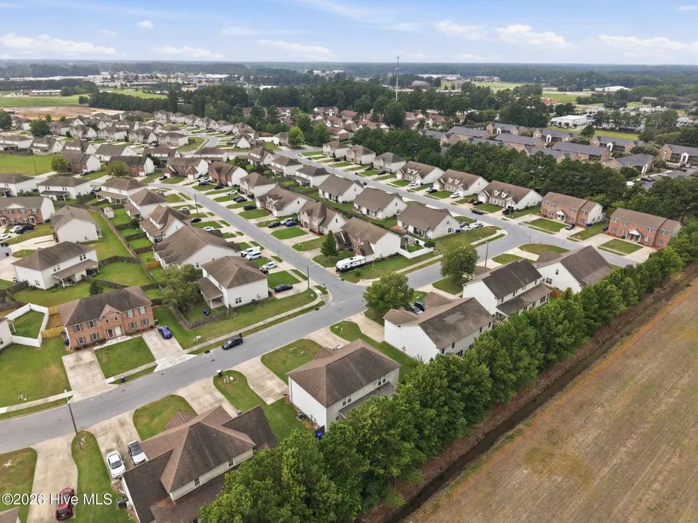205 South Pointe Drive #B Winterville, NC 28590