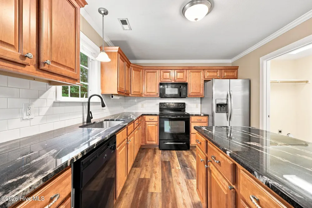 205 South Pointe Drive #B Winterville, NC 28590