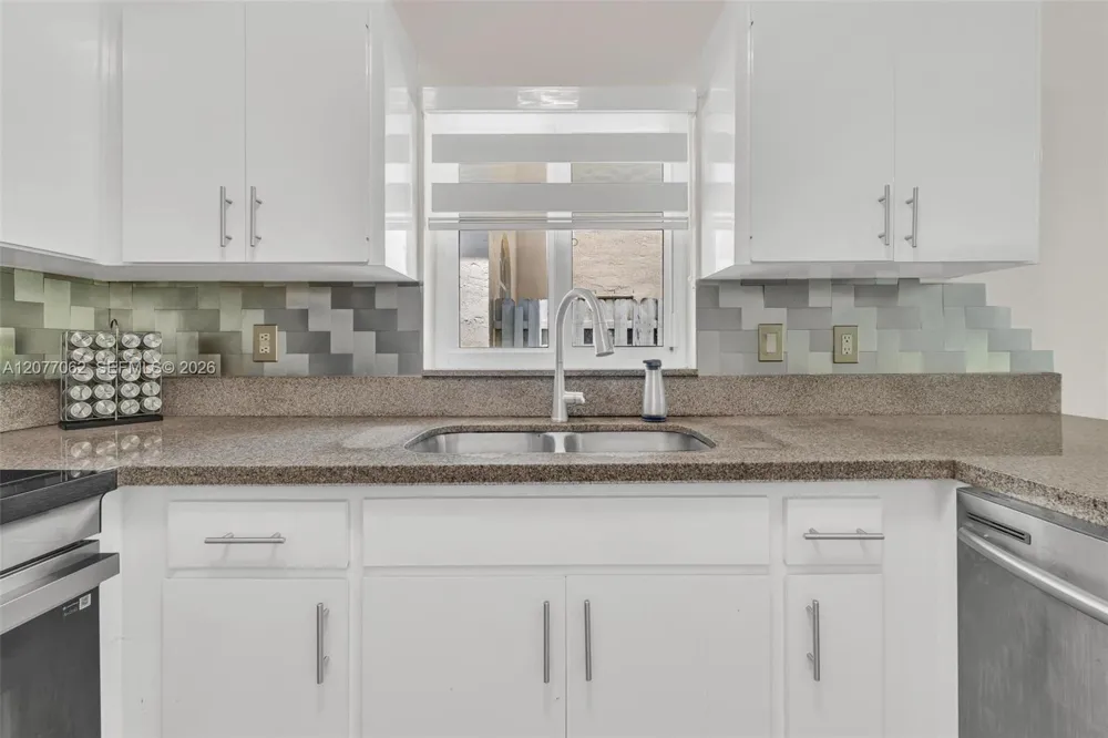 631 SW 176th Ave Pembroke Pines, FL 33029