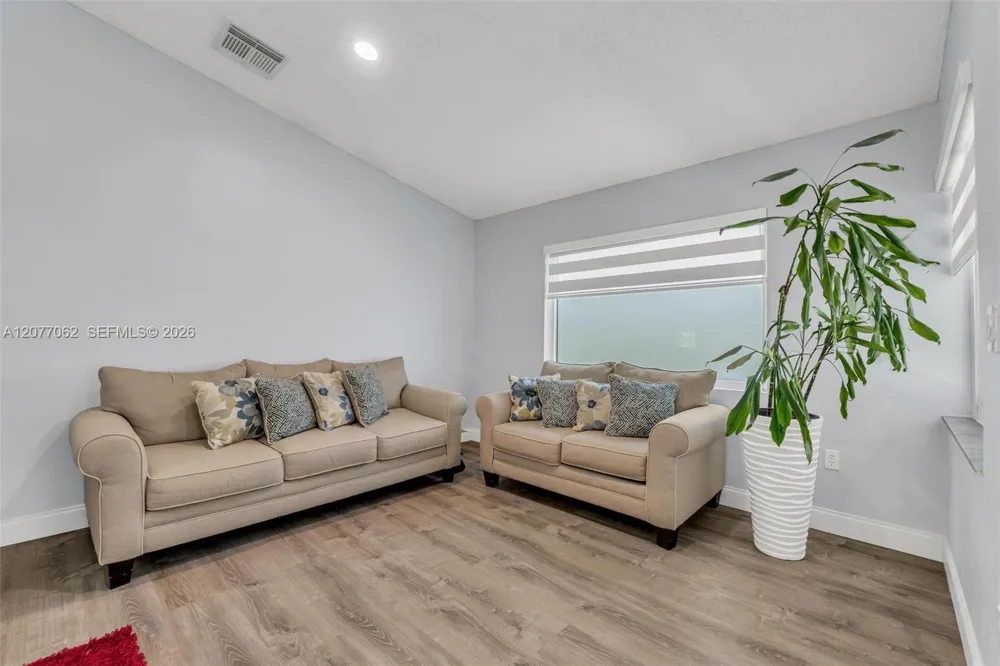 631 SW 176th Ave Pembroke Pines, FL 33029